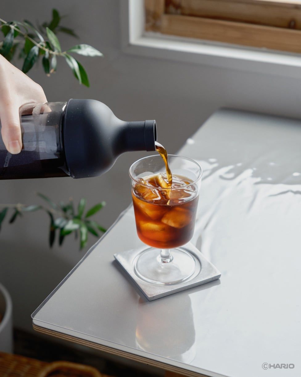 he_filter-in_coffee_bottle_makes_cold_brew_a_breeze___just__combine_gr_c53f242518a14148b92c1b62eb3f6375_master